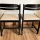 Paire de chaises noires + simili blanc