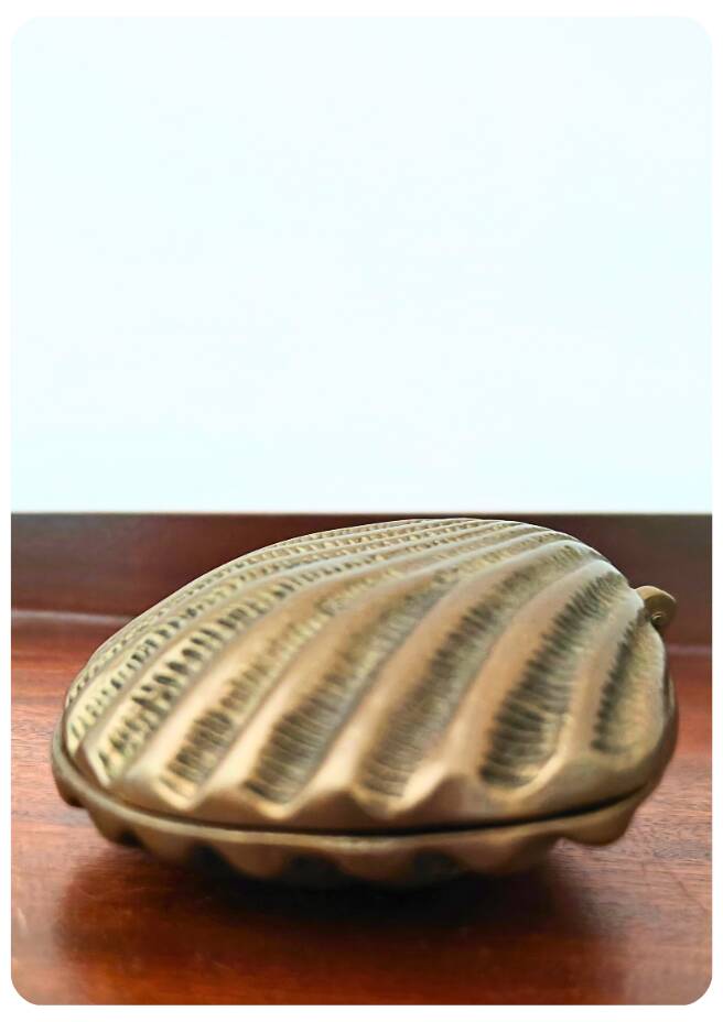 Boîte vintage en laiton en forme de coquillage