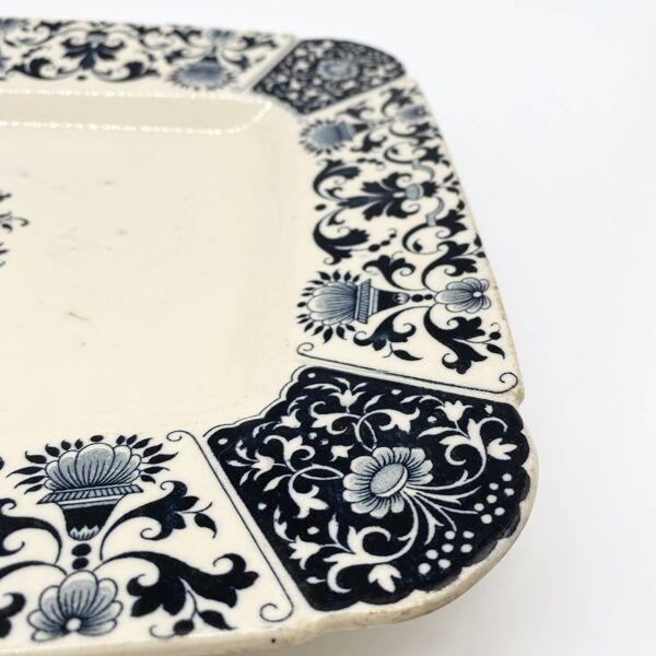 Plat en faïence de Gien ''Terre de Fer'', service ''Ibis'', 1876