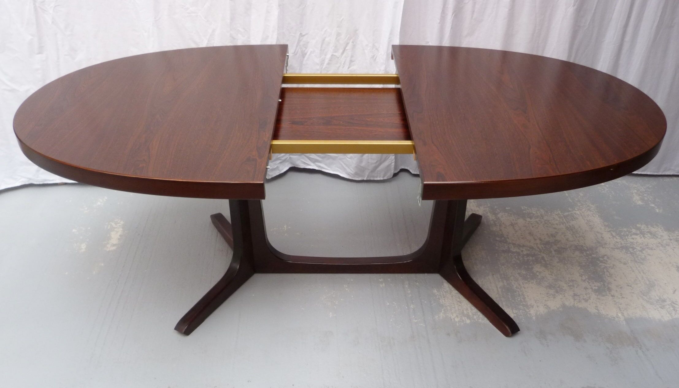 Baumann Oval Table
