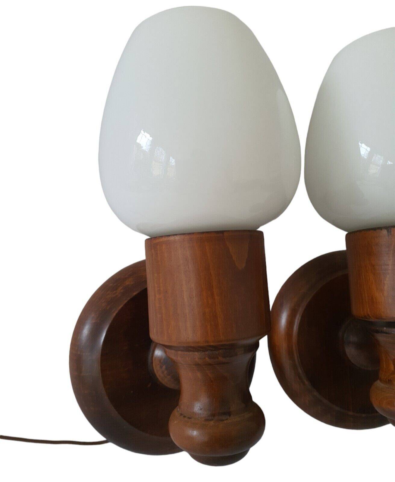Ensemble d'applique murale support bois et globe opaline blanche vintage
