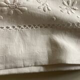 Spring cloth in linen canvas embroidered with daisies 1950