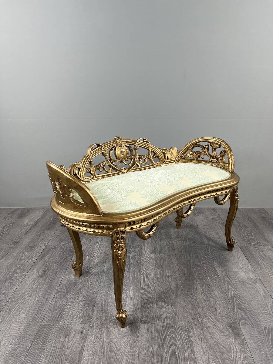 Louis XV style bench in carved and gilded wood, 20th century.