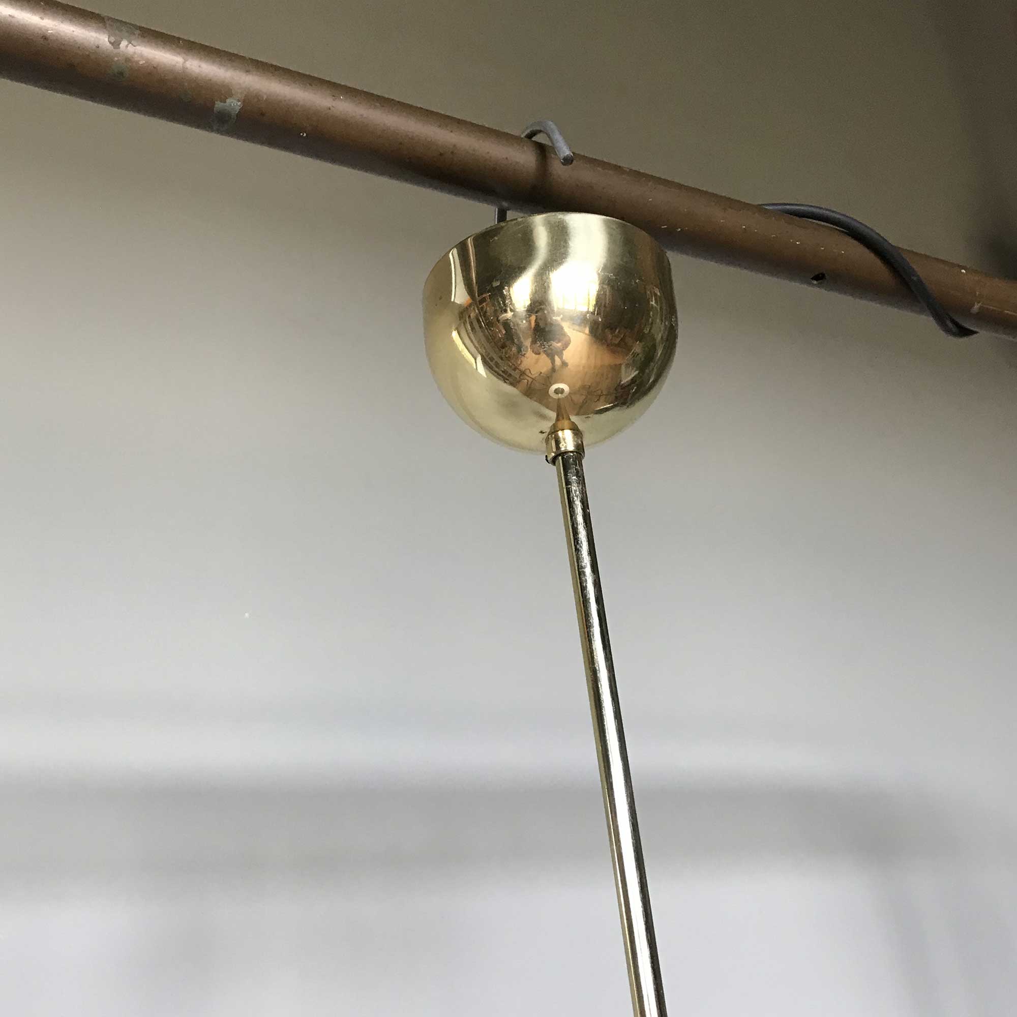 Glass ball suspension