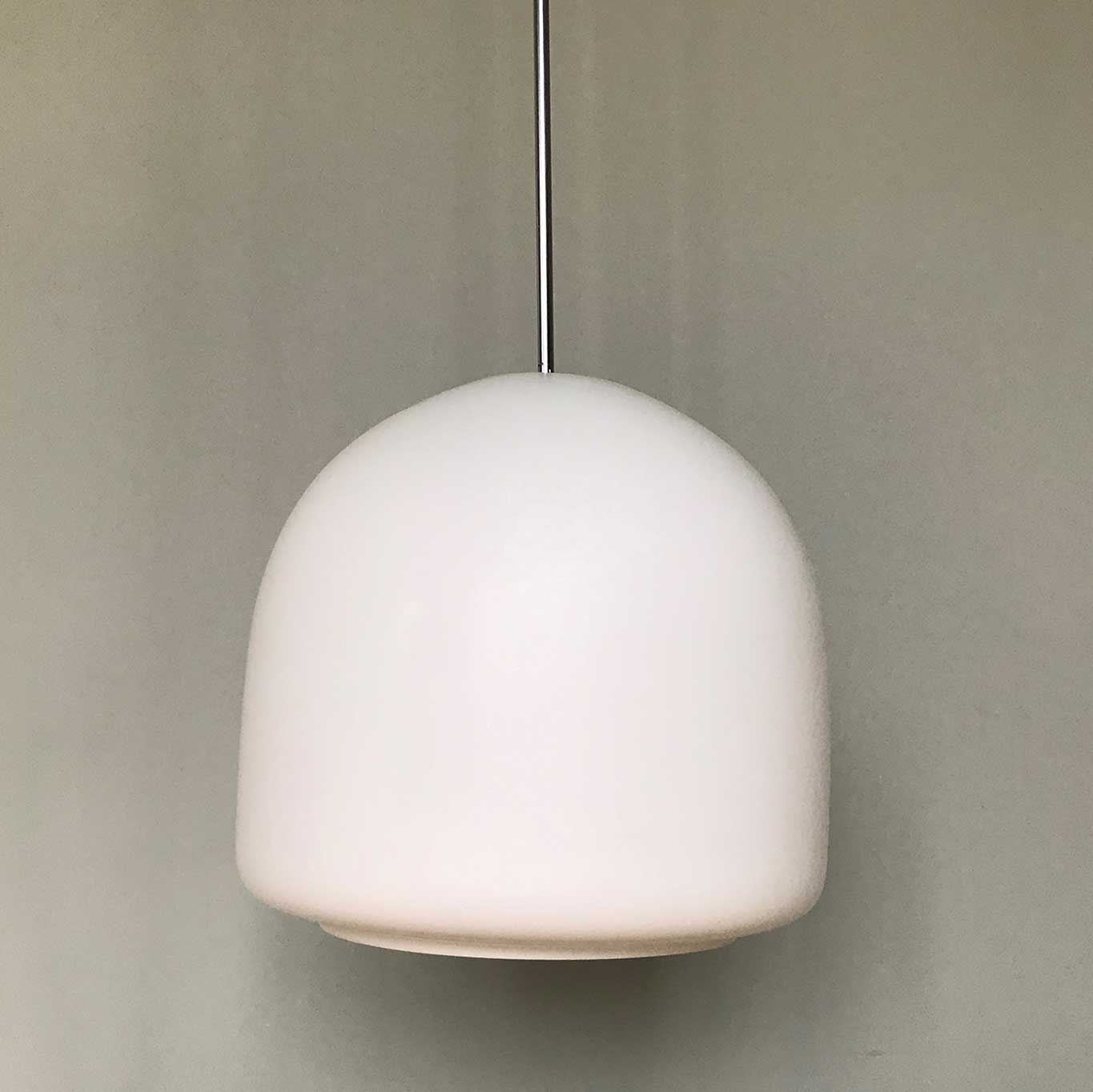 Hanging opaline bell