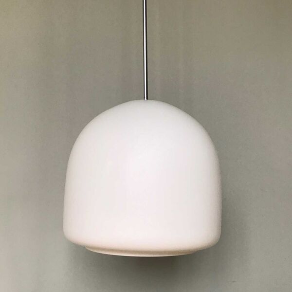 Suspension opaline cloche
