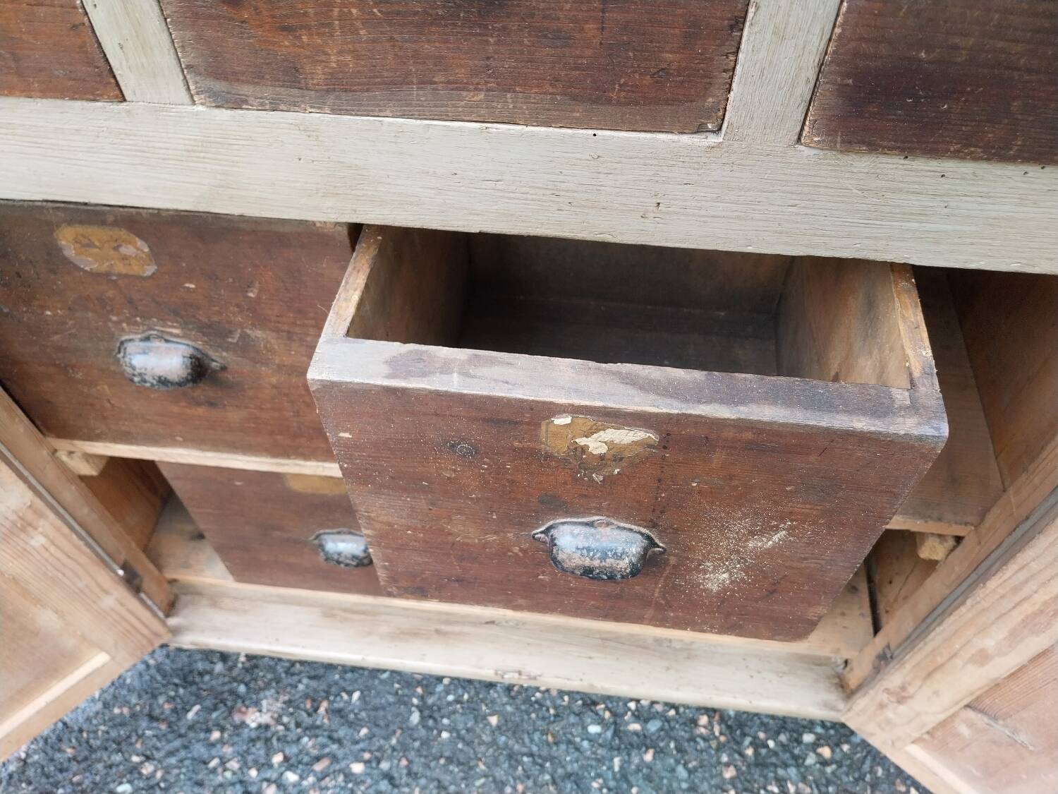 Seed grower's furniture