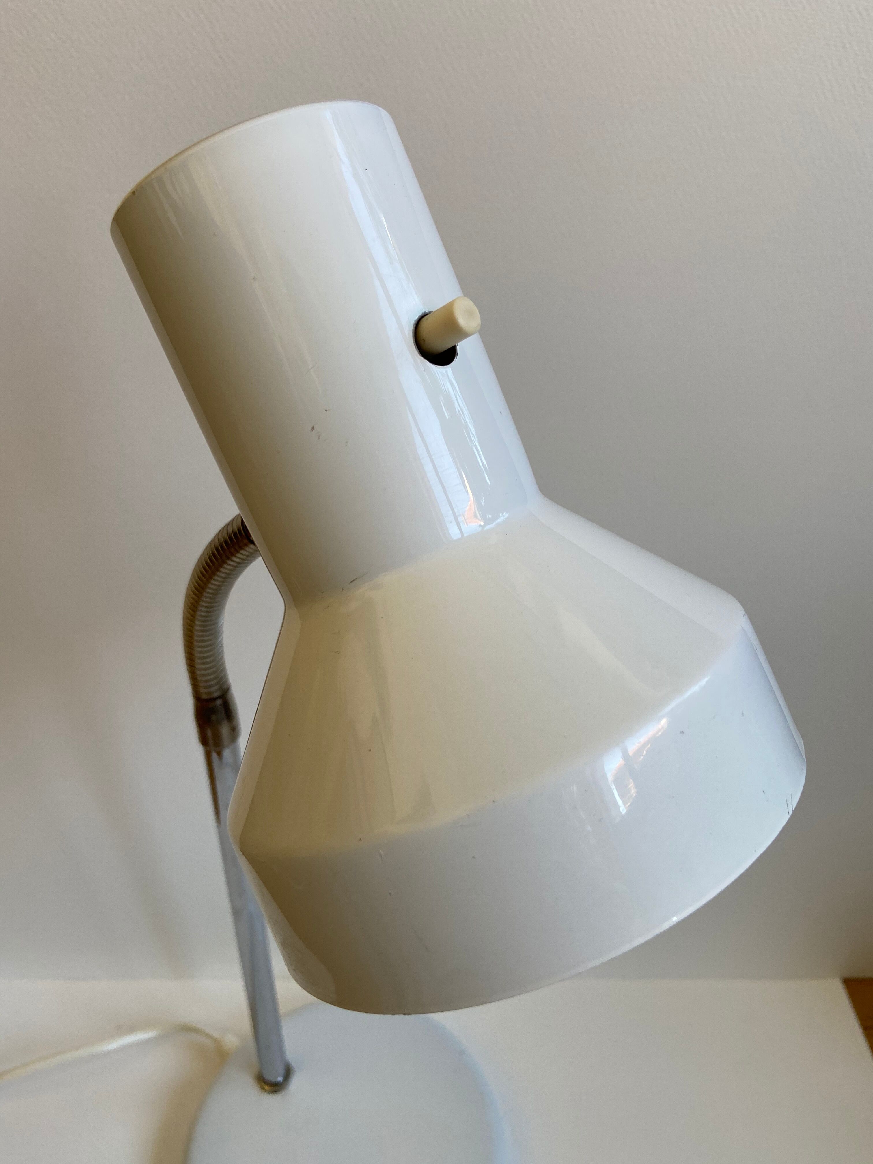 Lampe de bureau en métal blanc