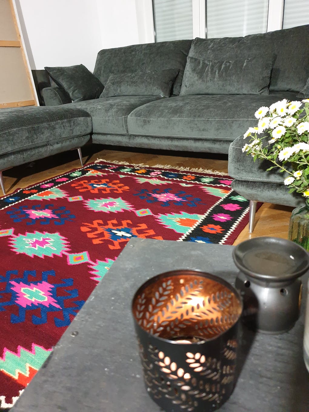 Tapis kilim brun et turquoise roumain avec des couleurs d'accent faites dans des maramures 140x190cm