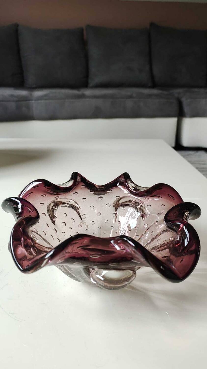 Murano empty pocket "Bullicante" organic floral shape. Plum tones. Diam. 17cm