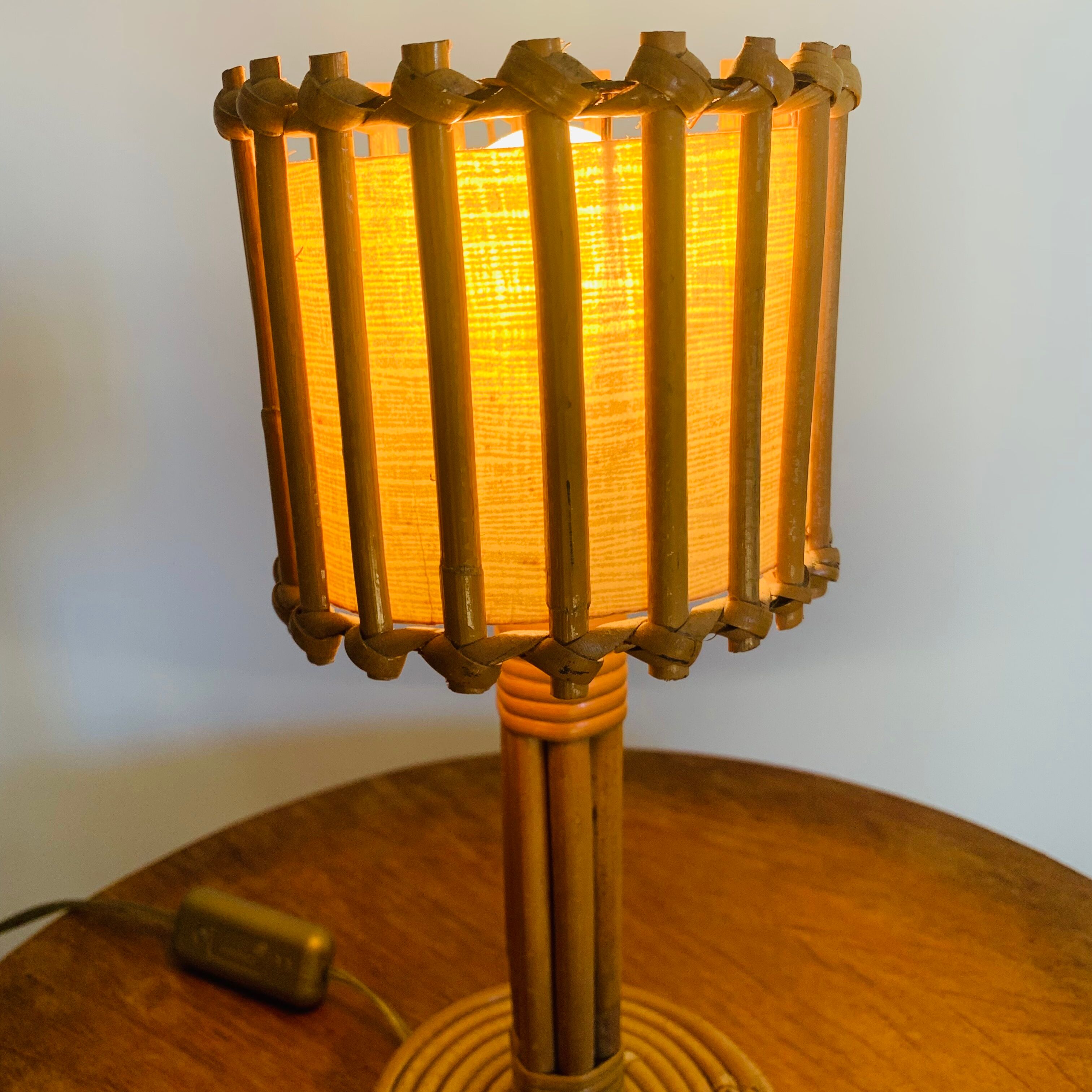Petite lampe en rotin