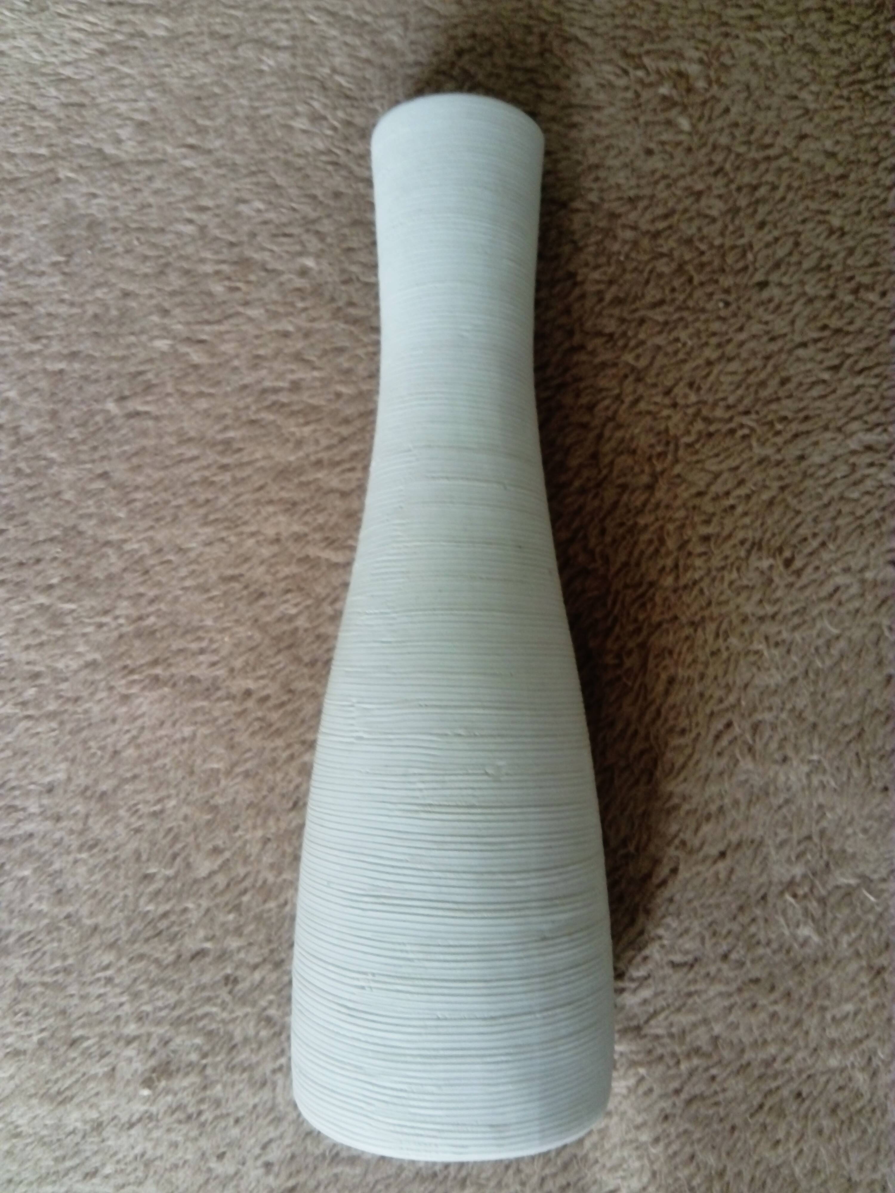 White ceramic vase with fine streaks