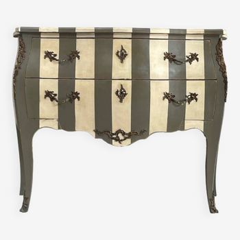 Baroque chest of drawers