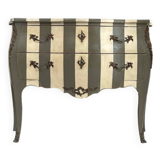 Baroque chest of drawers