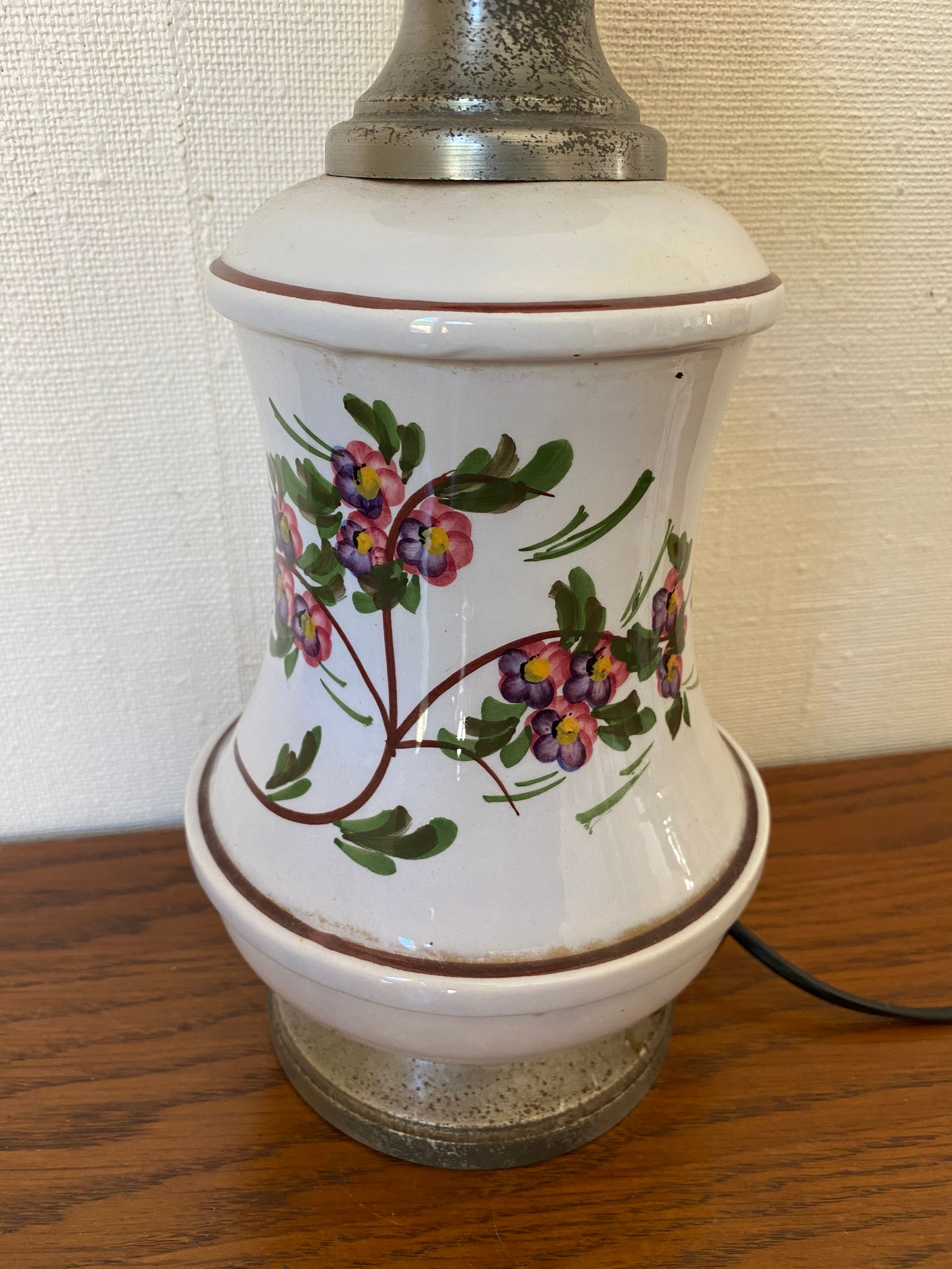 Porcelain lamp with floral decoration