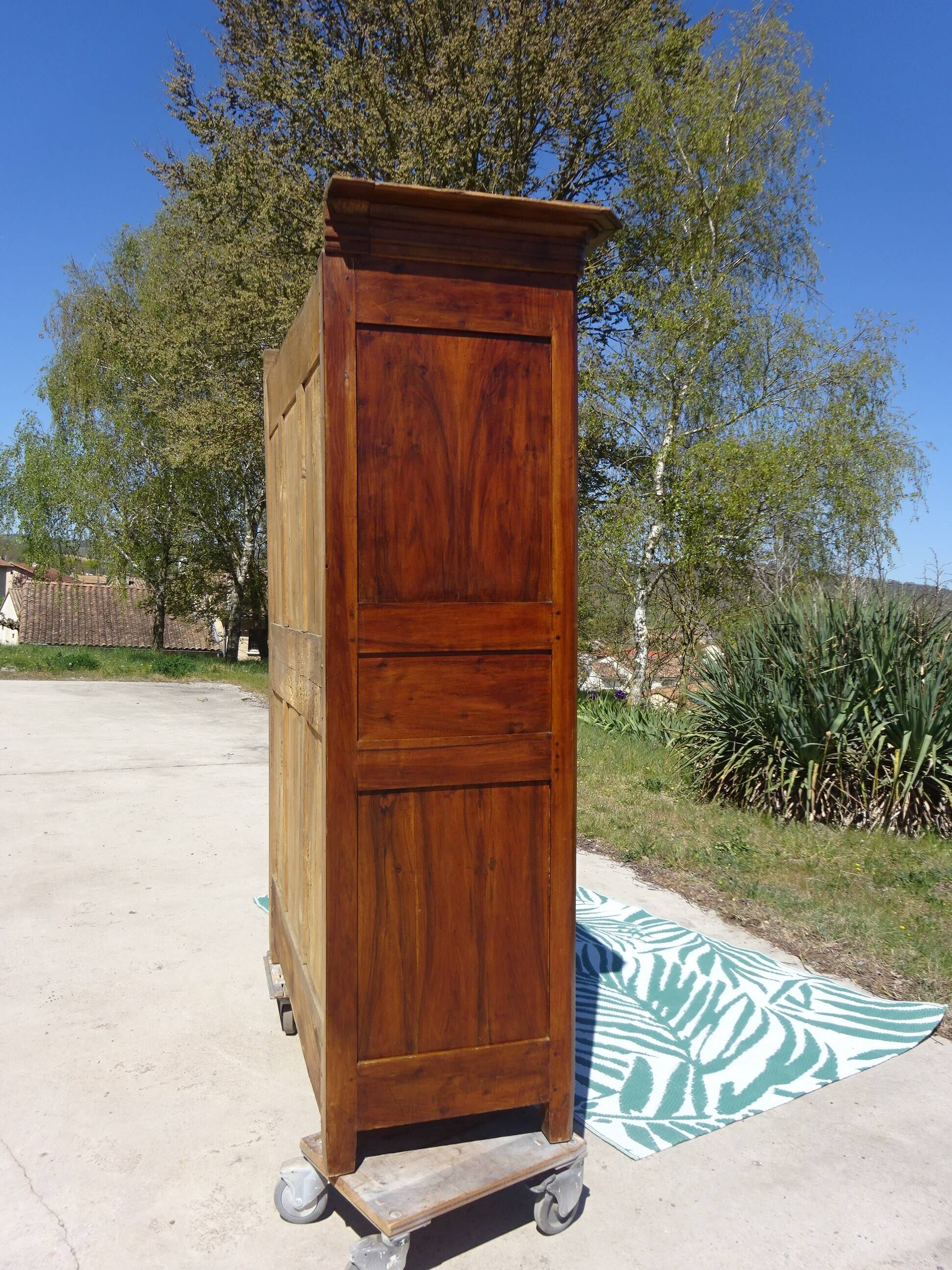 Ancienne armoire Louis Philippe en noyer