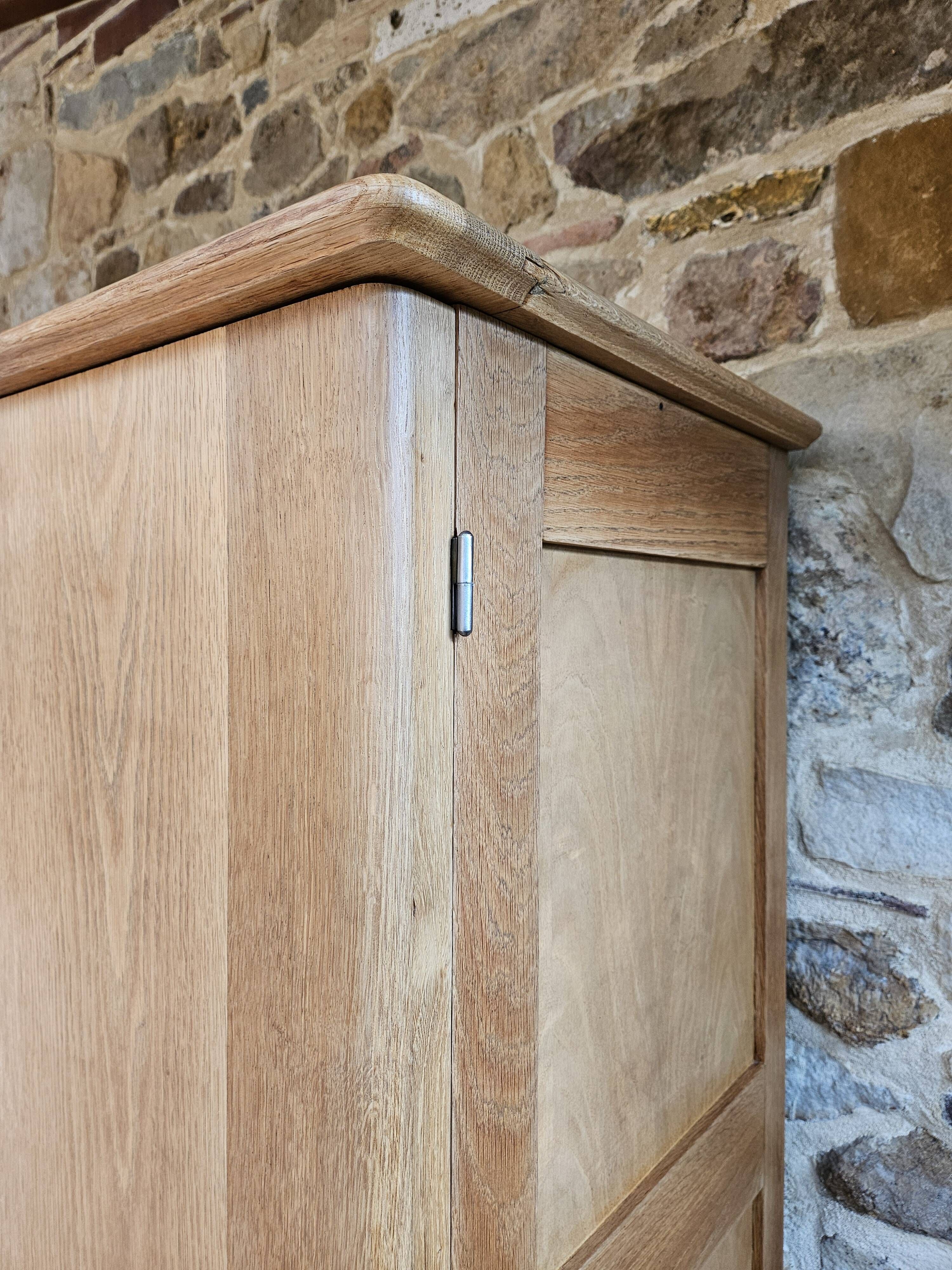 Armoire vintage