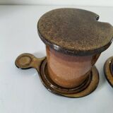 Duo de gobelets en grès émaillé avec soucoupes et couvercles