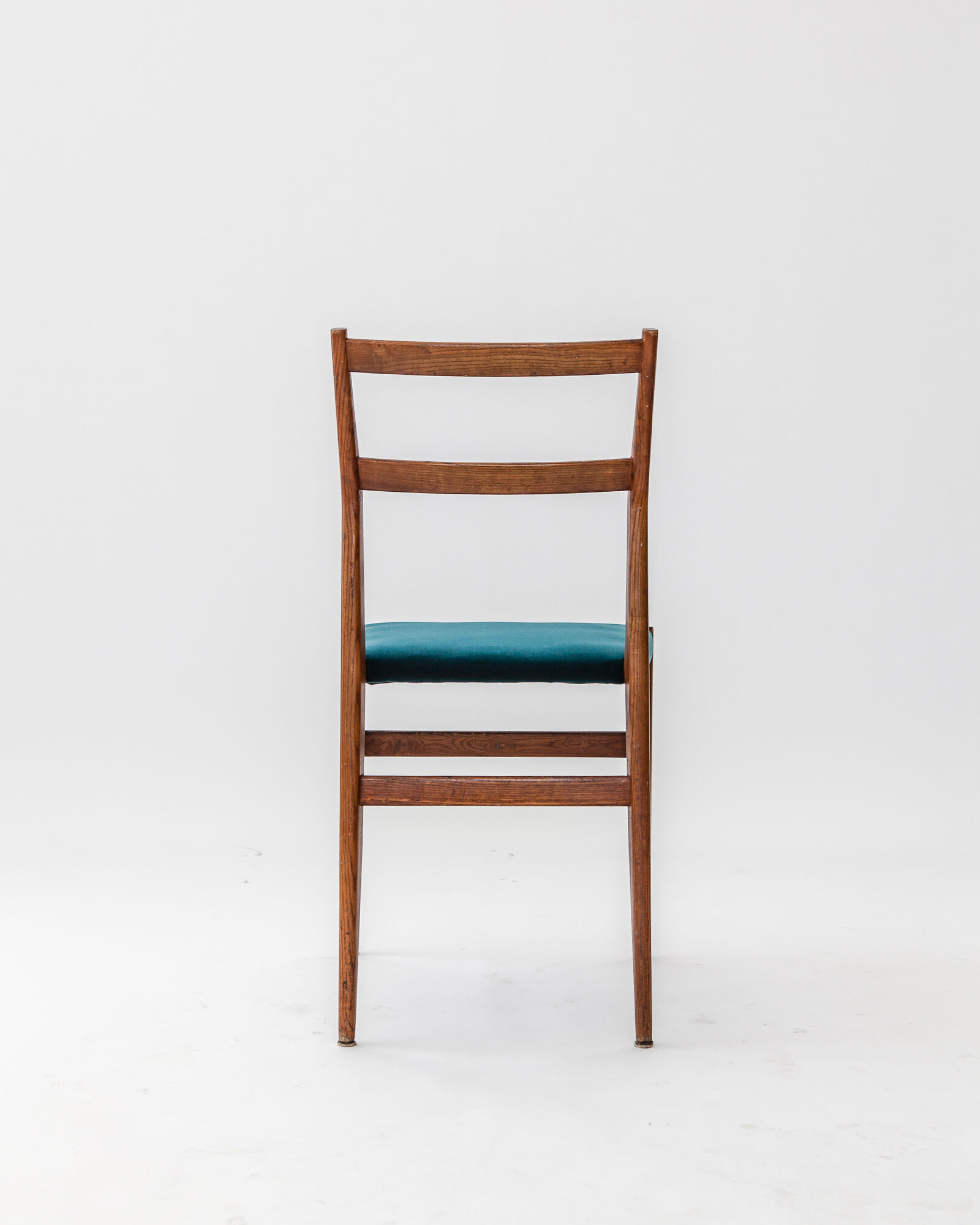 Chair Leggera 646 model  created by Gio Ponti