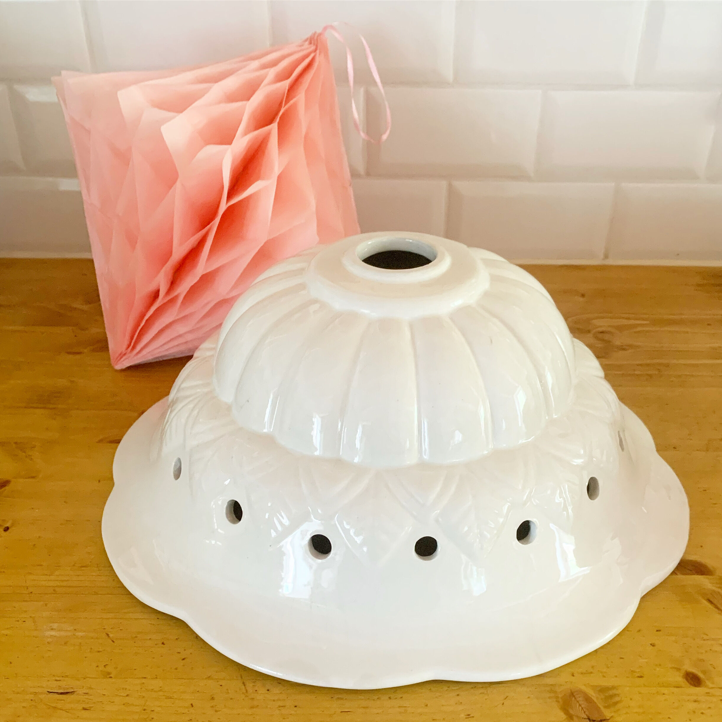 Vintage suspension lamp in white porcelain