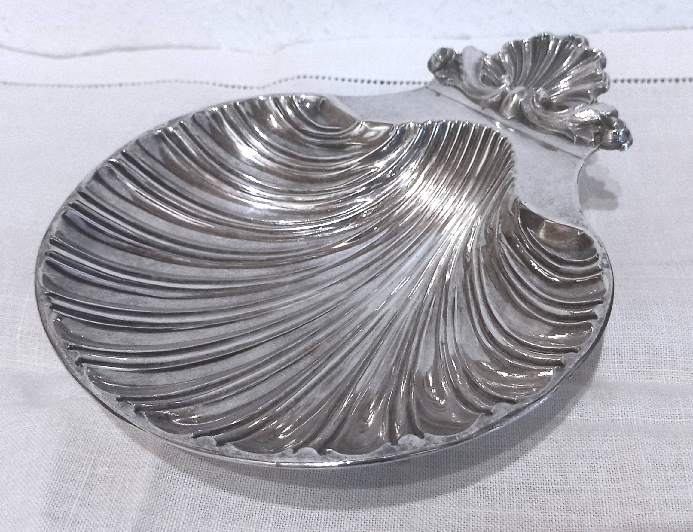 Silver-plated shell / St-Jacques catchall / Silver-plated