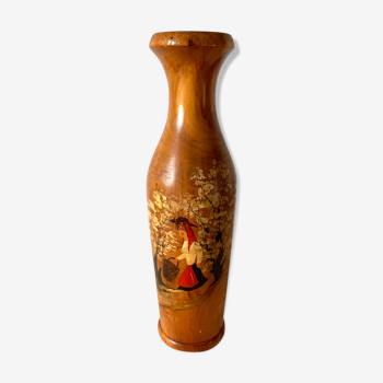 Vase en bois ancien