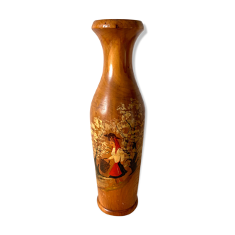 Vase en bois ancien