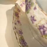 Table service 31 pieces in porcelain. Floral polychrome pattern