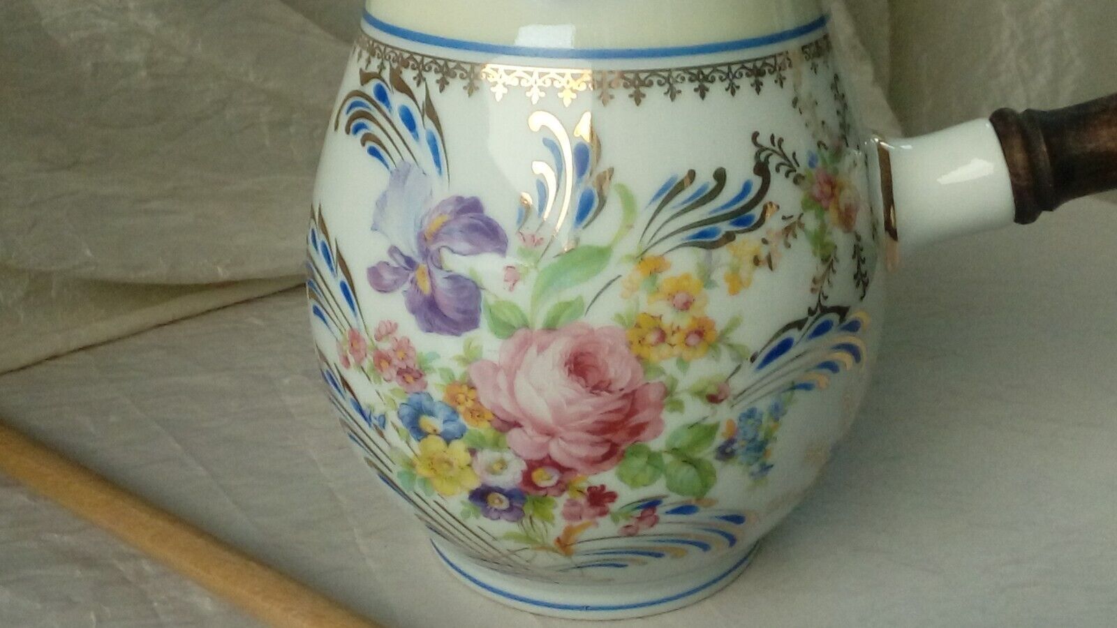 Limoges porcelain chocolatiere with its moussoir