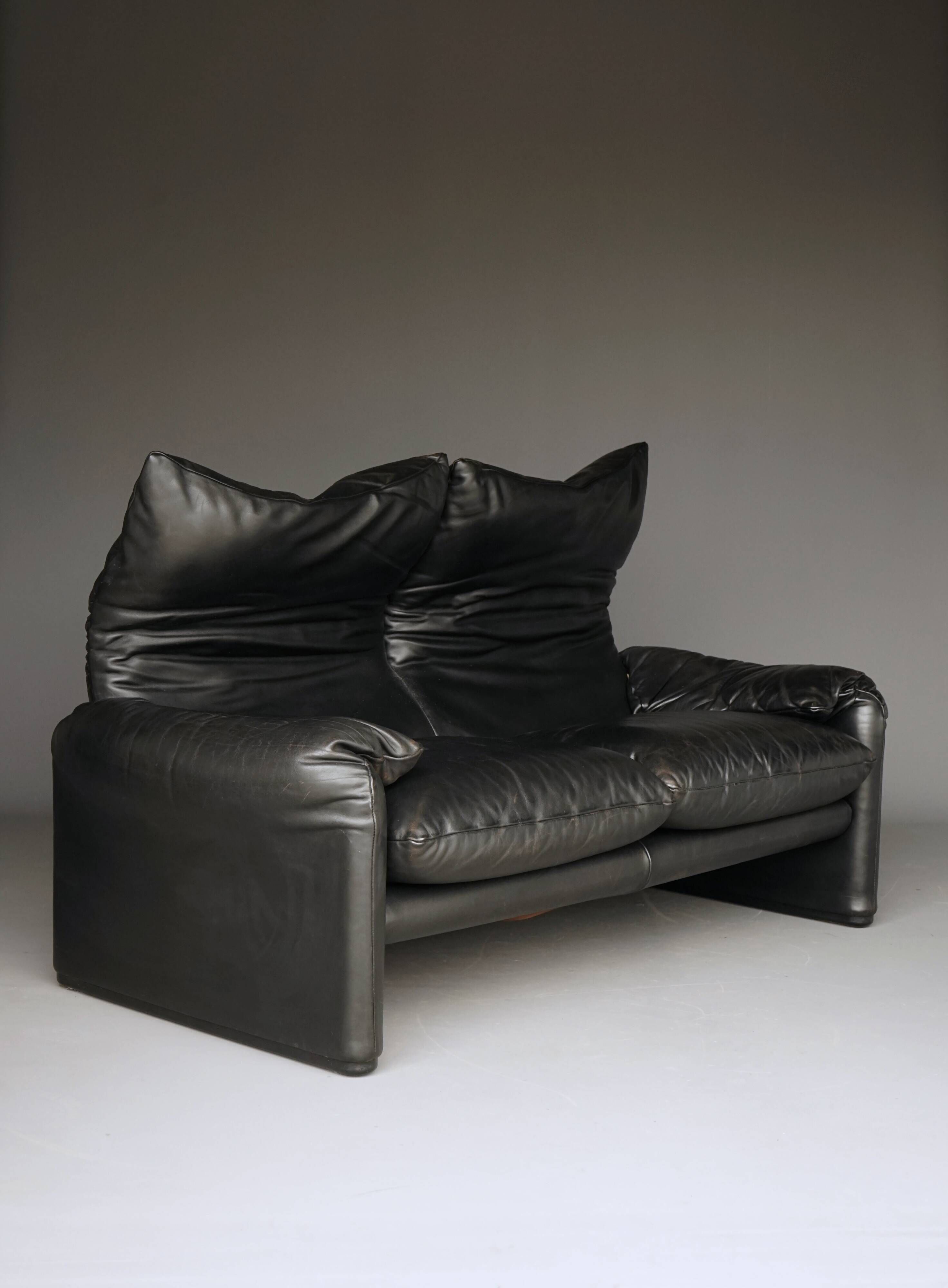 Two seater Maralunga Sofa in Black Leather for Cassina. 1970s
