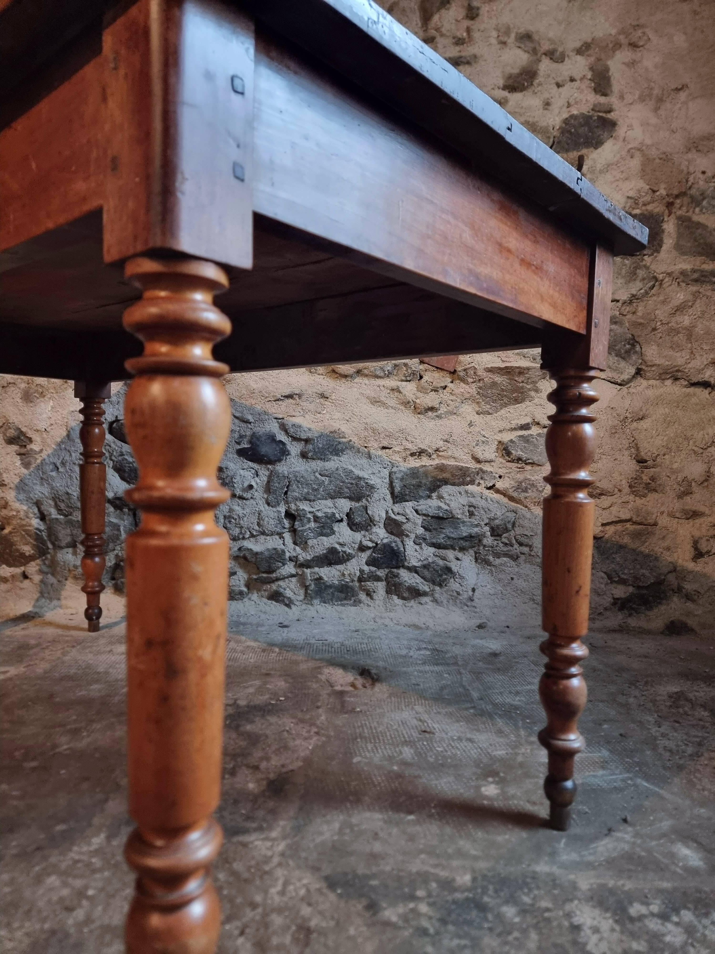 Antique dining table in French cherry wood 1900–1920 – Provincial farmhouse table