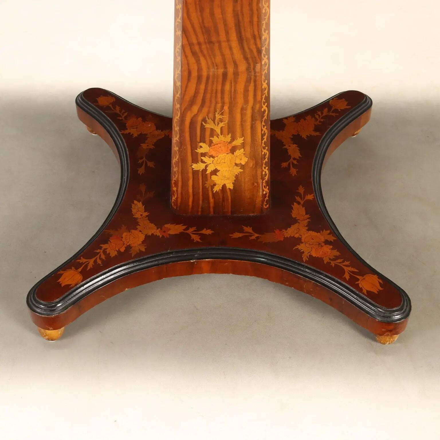 Table en palissandre et acajou - Angleterre fin XIXe siècle