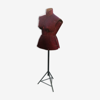 Mannequin de couture ajustable carton rouge sur pied acier tripode