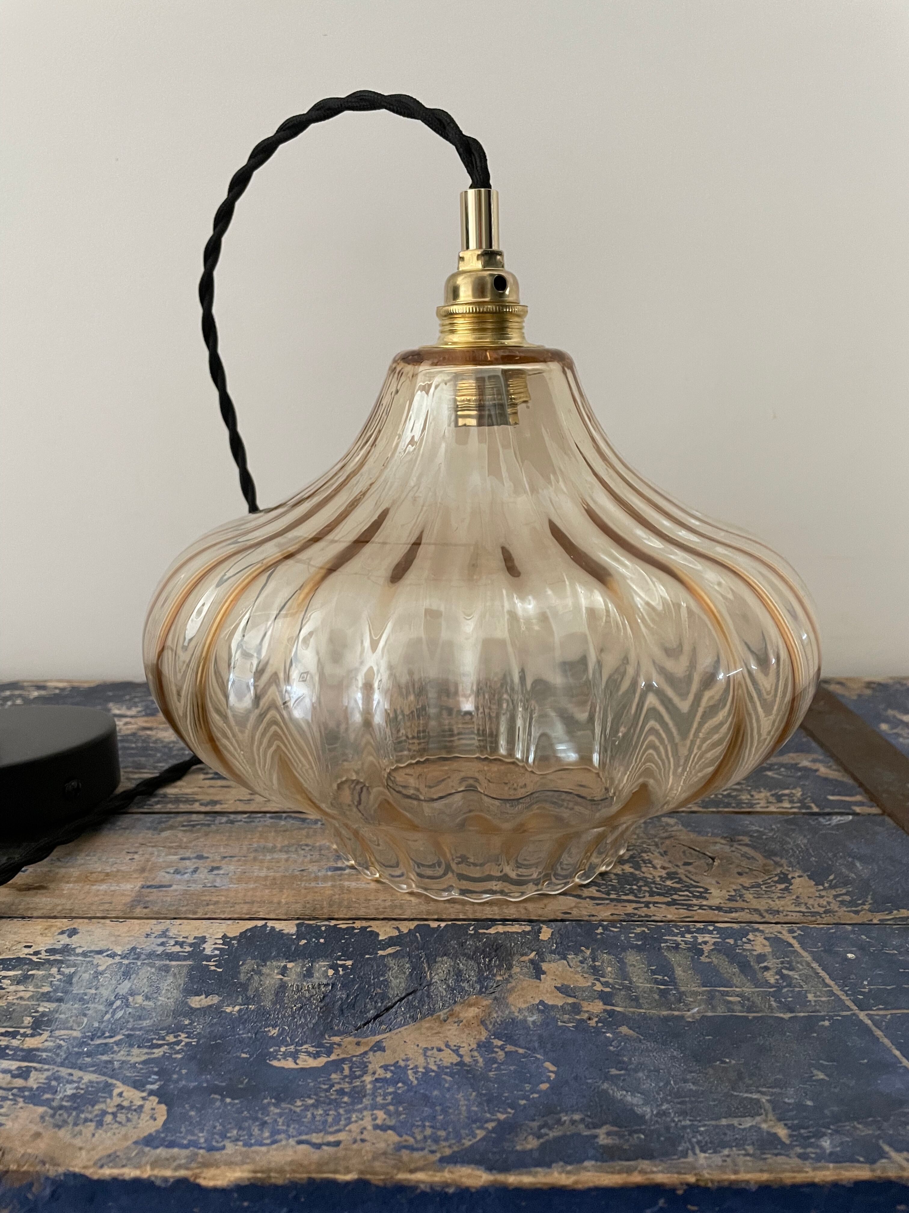Vintage suspension lamp in electrified amber glass to nine