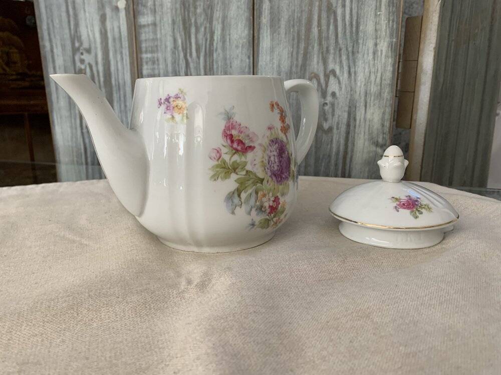 Cream porcelain coffee pot with multicoloured pastel floral decoration CT Karl Tielsch, Germany 1940s.