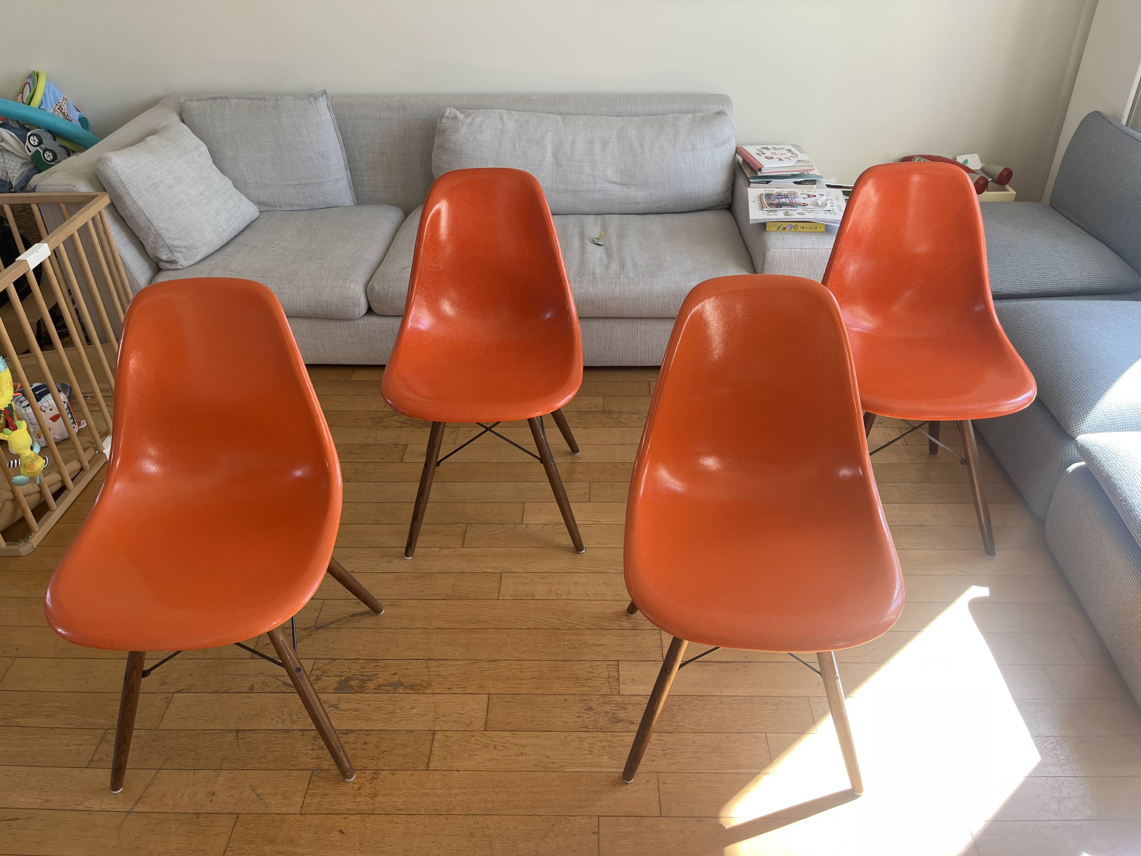4 Chaises Charles & Ray Eames Herman Miller DSW orange
