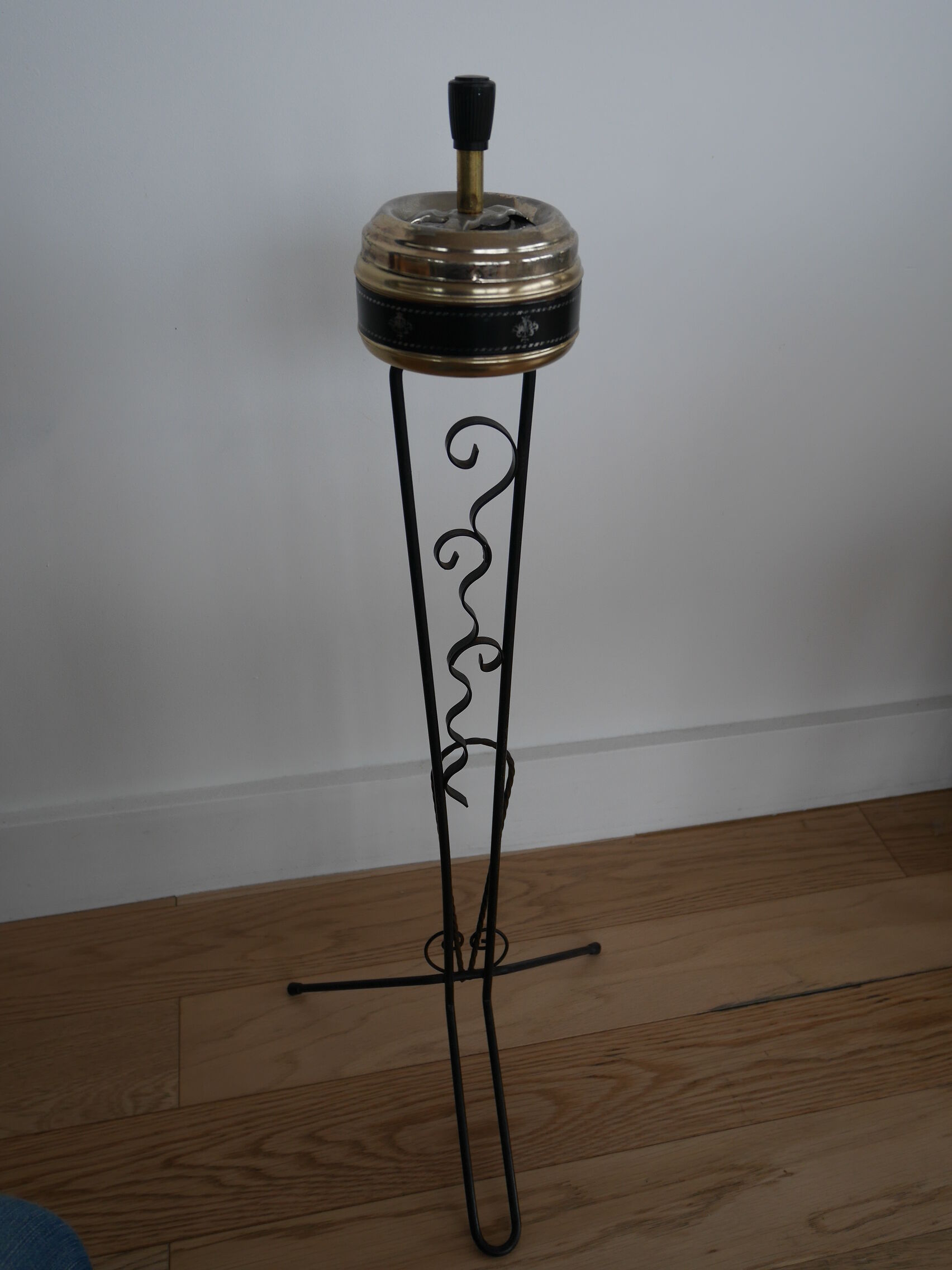 Ashtray Golden on magazine door foot wrought iron-black 50 s