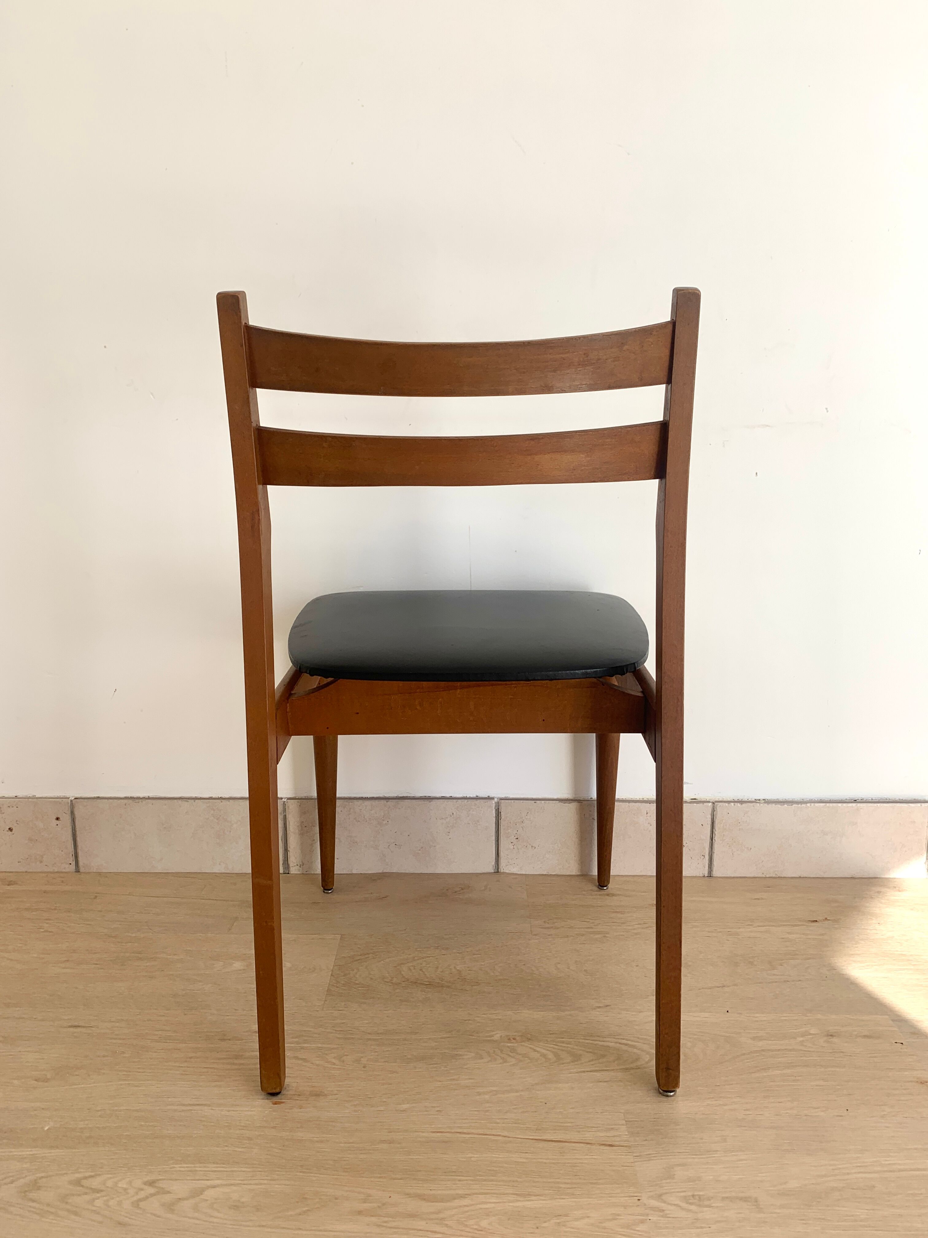 Series of 6 vintage chairs