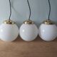 Lot de 3 suspensions art deco avec globe en opaline blanche