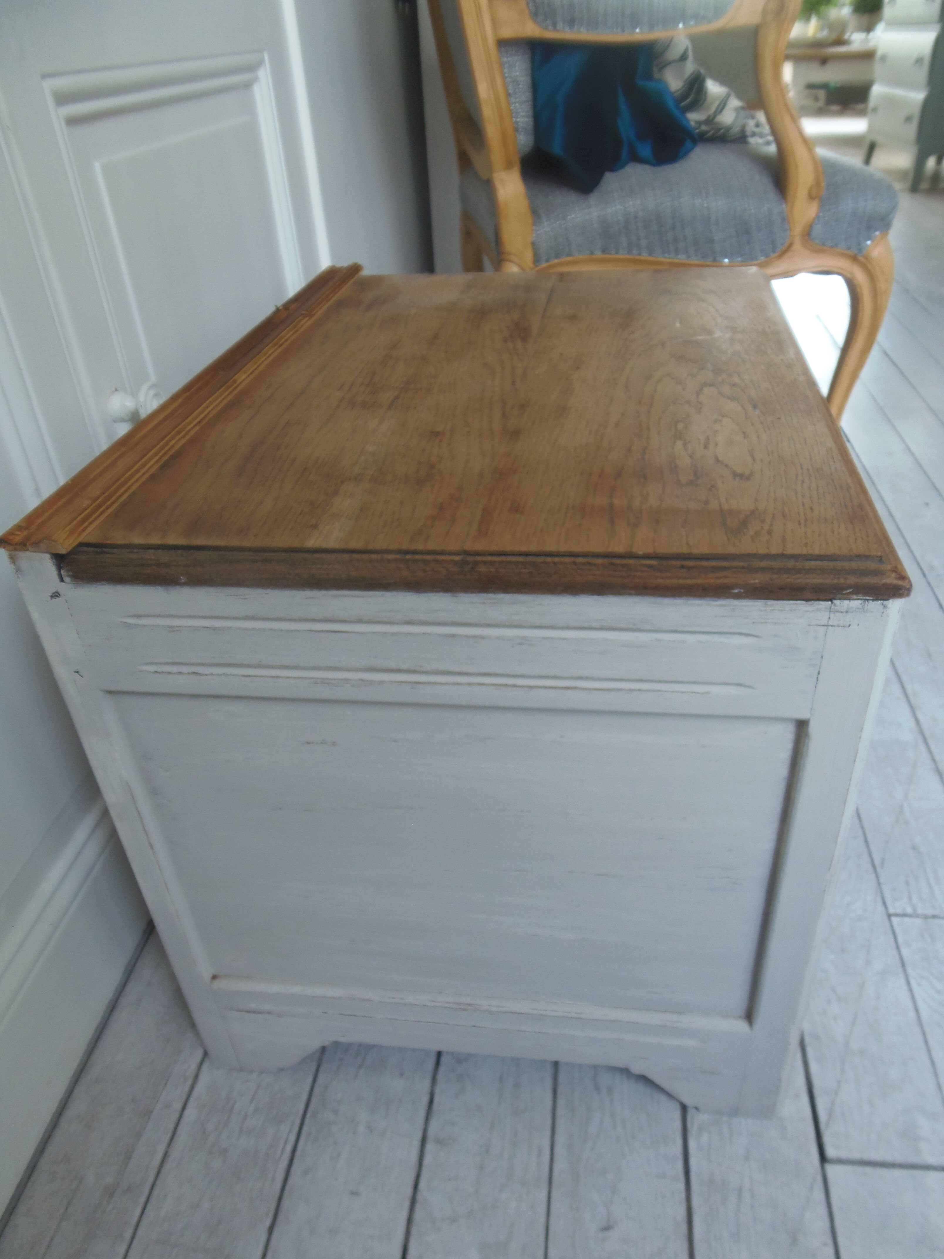 Storage furniture, bedside, pearl grey patinated sofa end, oak tray.