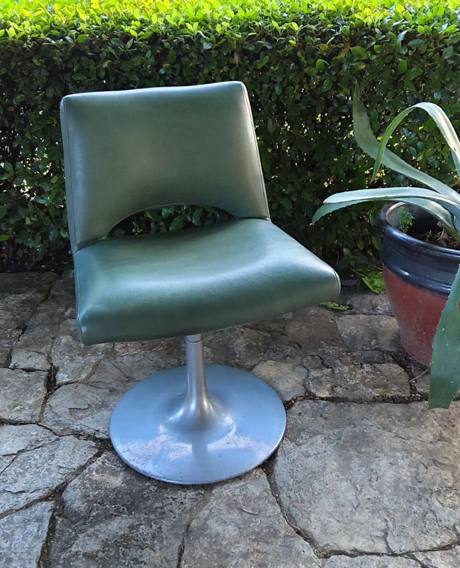 Vintage tulip foot armchair