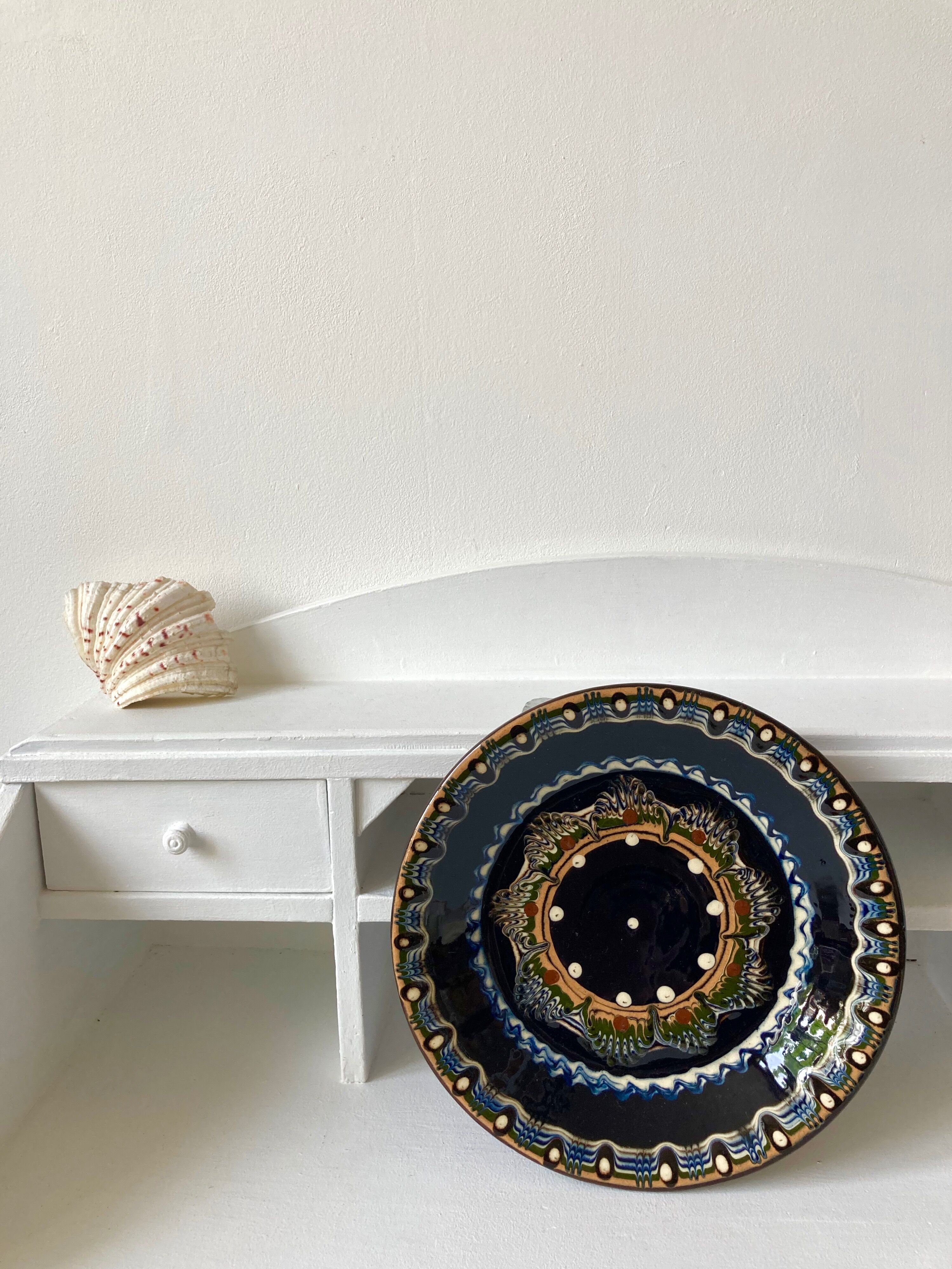 Decorative ceramic plate