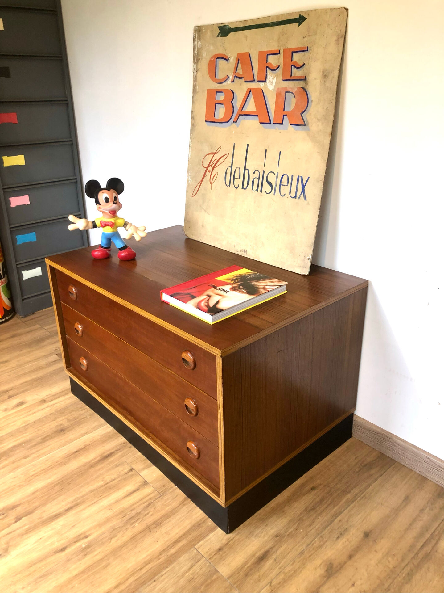 Low chest of drawers