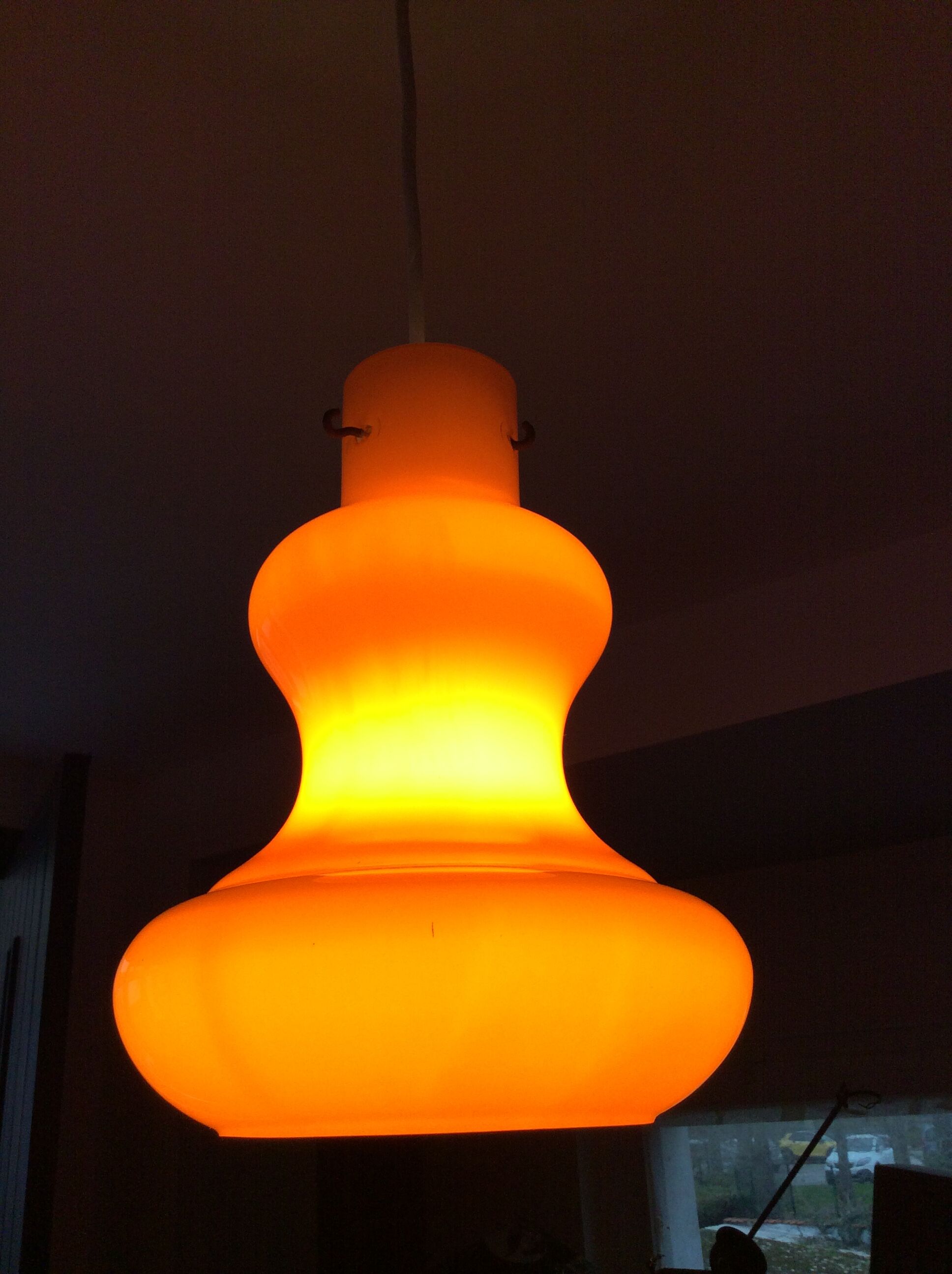Suspension scandinave années 60 en opaline orange