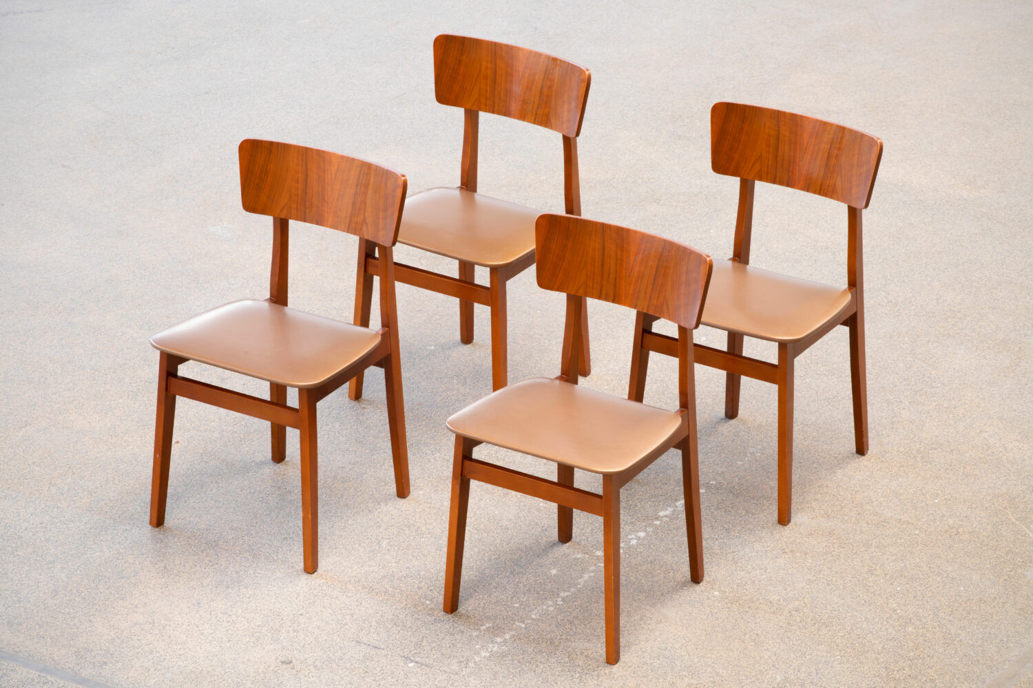 Series of 4 scandinavian chairs with curved back 1960