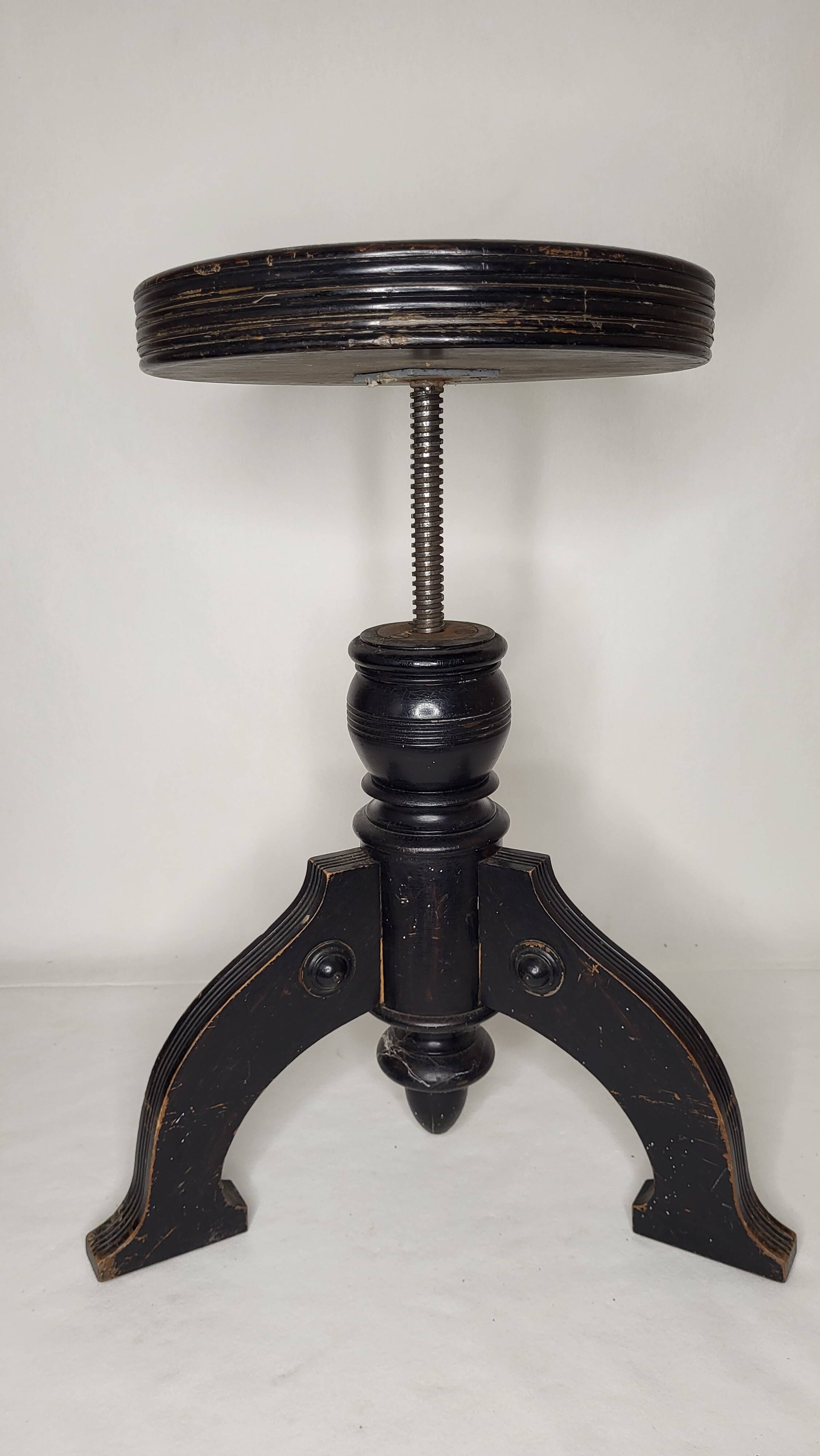 Napoleon III piano stool