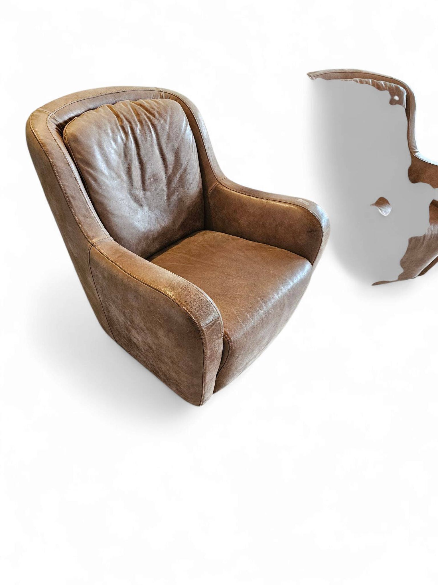 2 fauteuils en cuir marron édités par Natuzzi, années 1980
