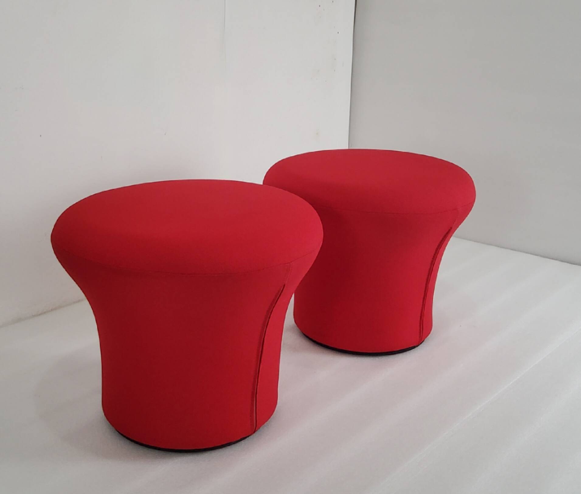 Poufs Mushroom par Pierre Paulin édité par ARTIFORT, 1970.