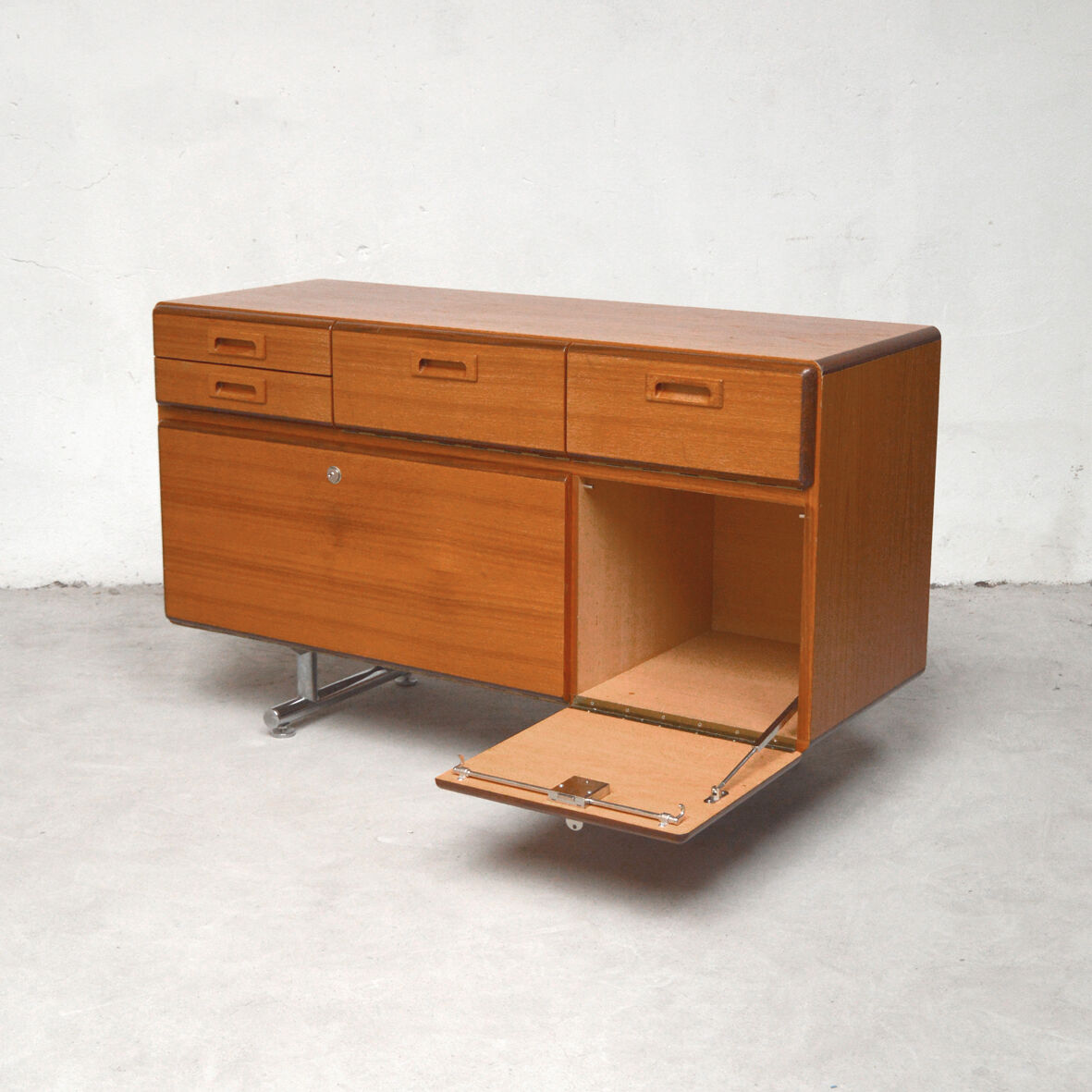 Holland multimedia sideboard, 1960