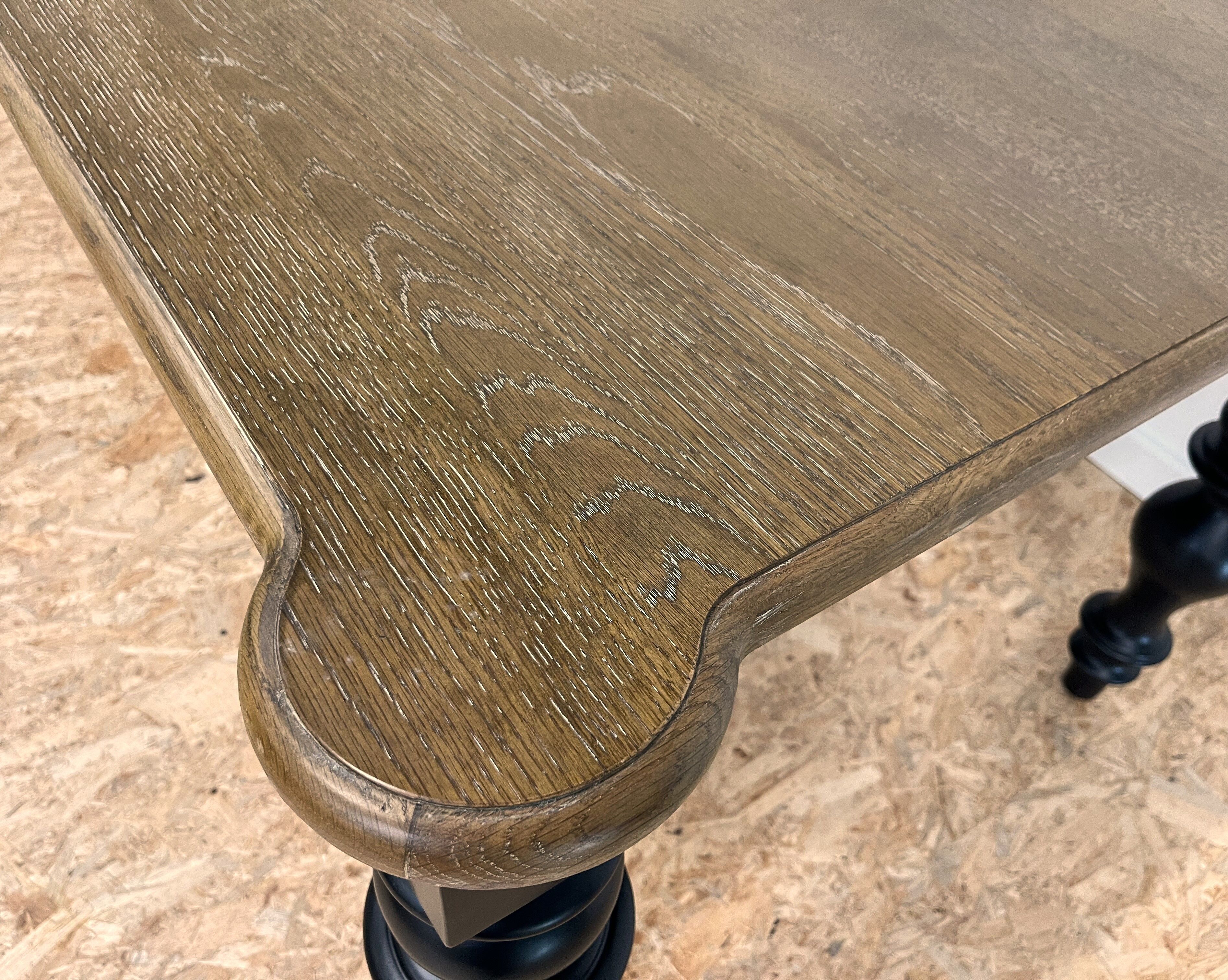 Table à manger classique en bois, pieds noirs, 12 couverts